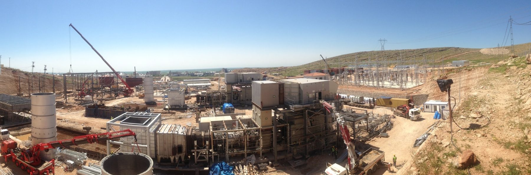 Mardin Taha Doğalgaz Kombine Çevrim Santrali montaj sahasının panoramik görünümü