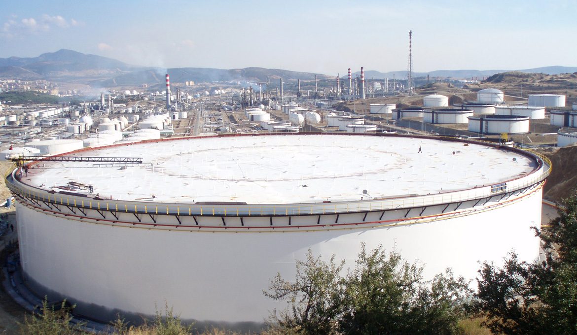 Tüpraş İzmir Rafinerisi'nde tamamlanmış 135.000 m³ yüzer tavanlı ham petrol tankı
